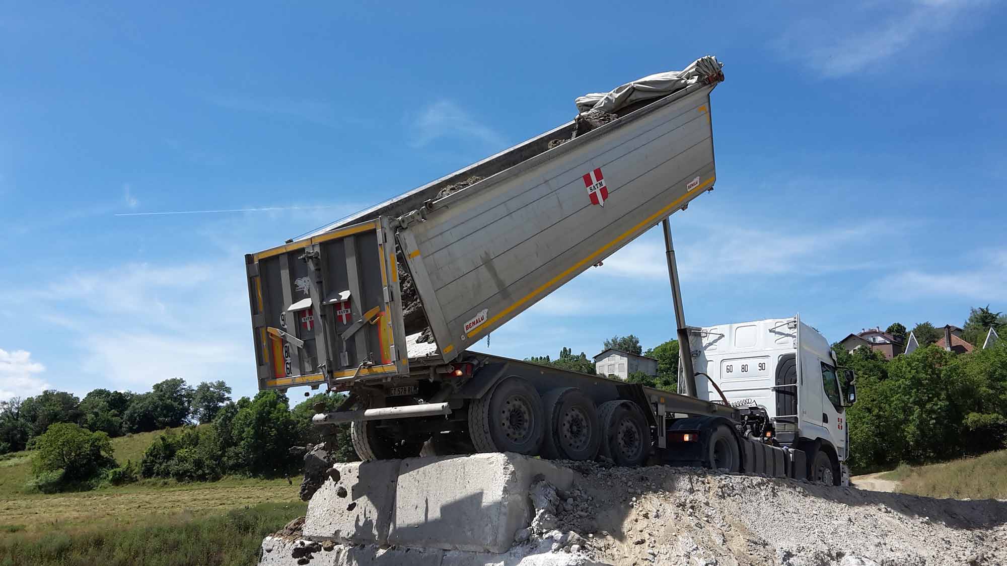 semi-remorque-transport-matériaux