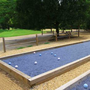 Terrain de pétanque en gravier